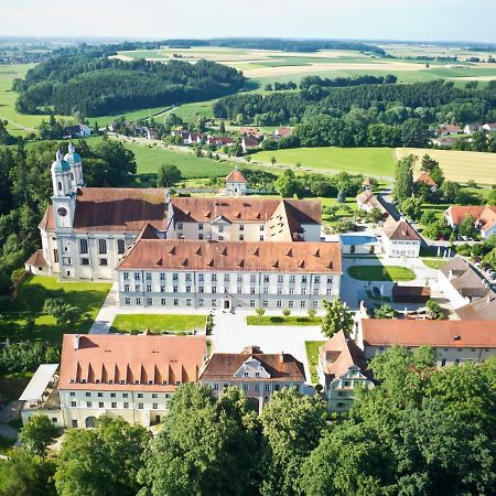 Hotel Kloster Holzen Allmannshofen Exterior photo