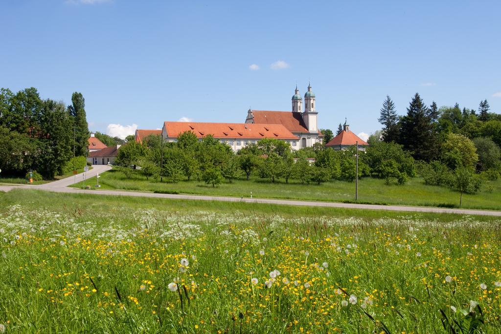 Hotel Kloster Holzen Allmannshofen Exterior photo