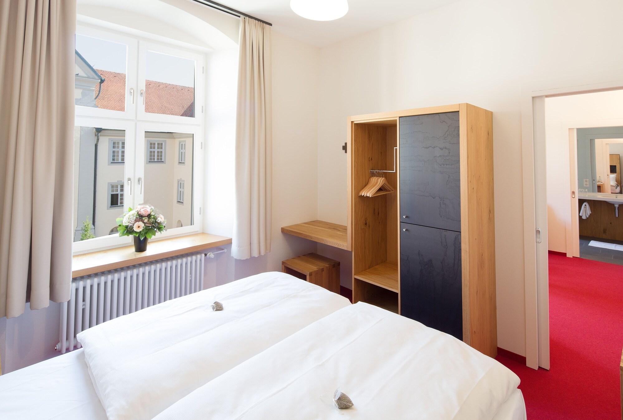 Hotel Kloster Holzen Allmannshofen Exterior photo
