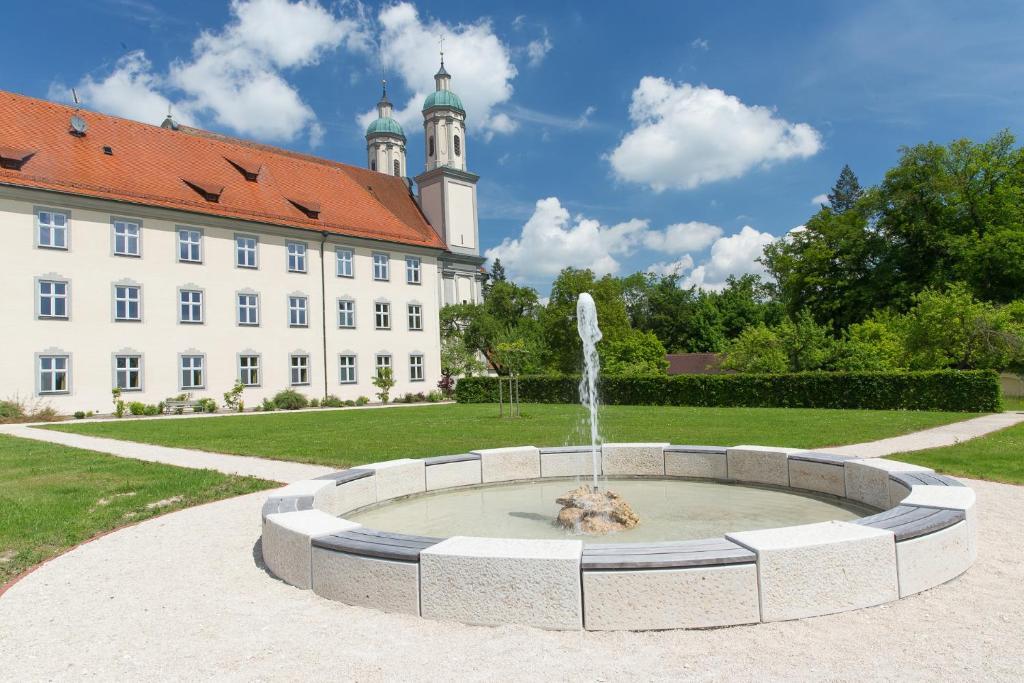 Hotel Kloster Holzen Allmannshofen Exterior photo
