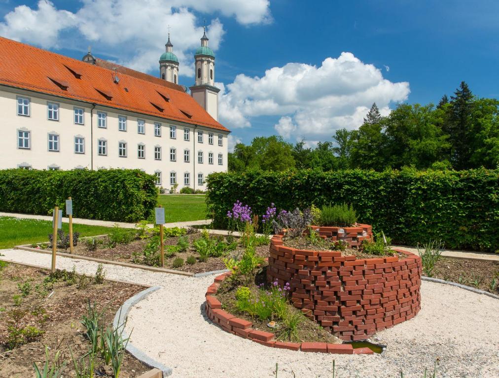Hotel Kloster Holzen Allmannshofen Exterior photo